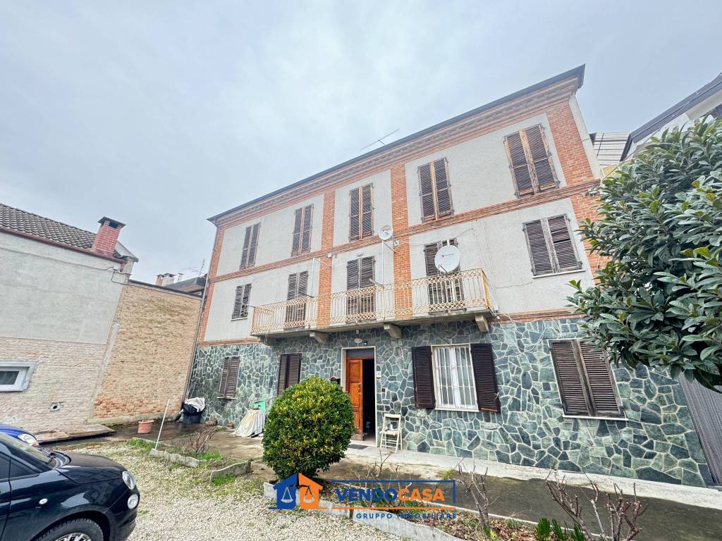 Casa indipendente a Agliano terme in Via Donato Aluffi, 28 - Foto 2