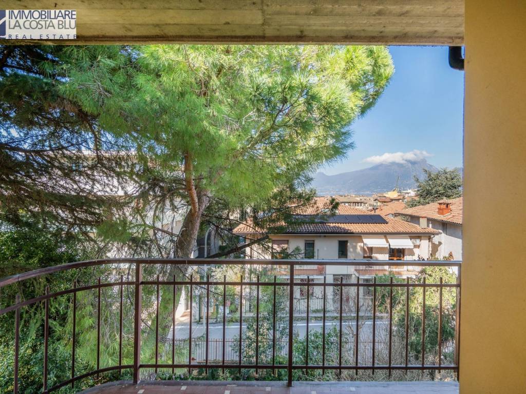 Appartamento a Torri del benaco in Via A. dall'Oca Bianca - Foto 4