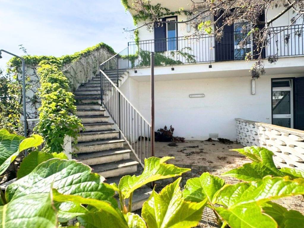 Villa a Pulsano in Via G. Licomati - Foto 2