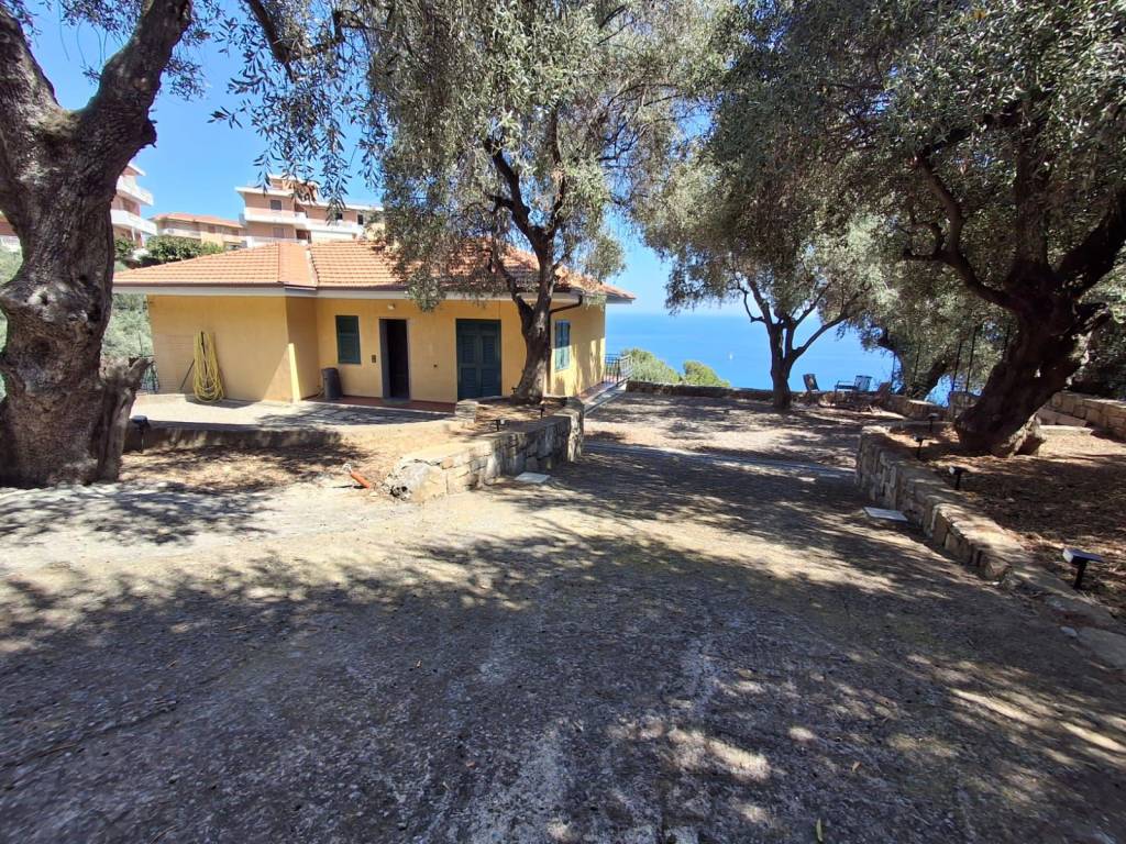 Villa a Cipressa in Strada Provinciale per Cipressa - Foto 3