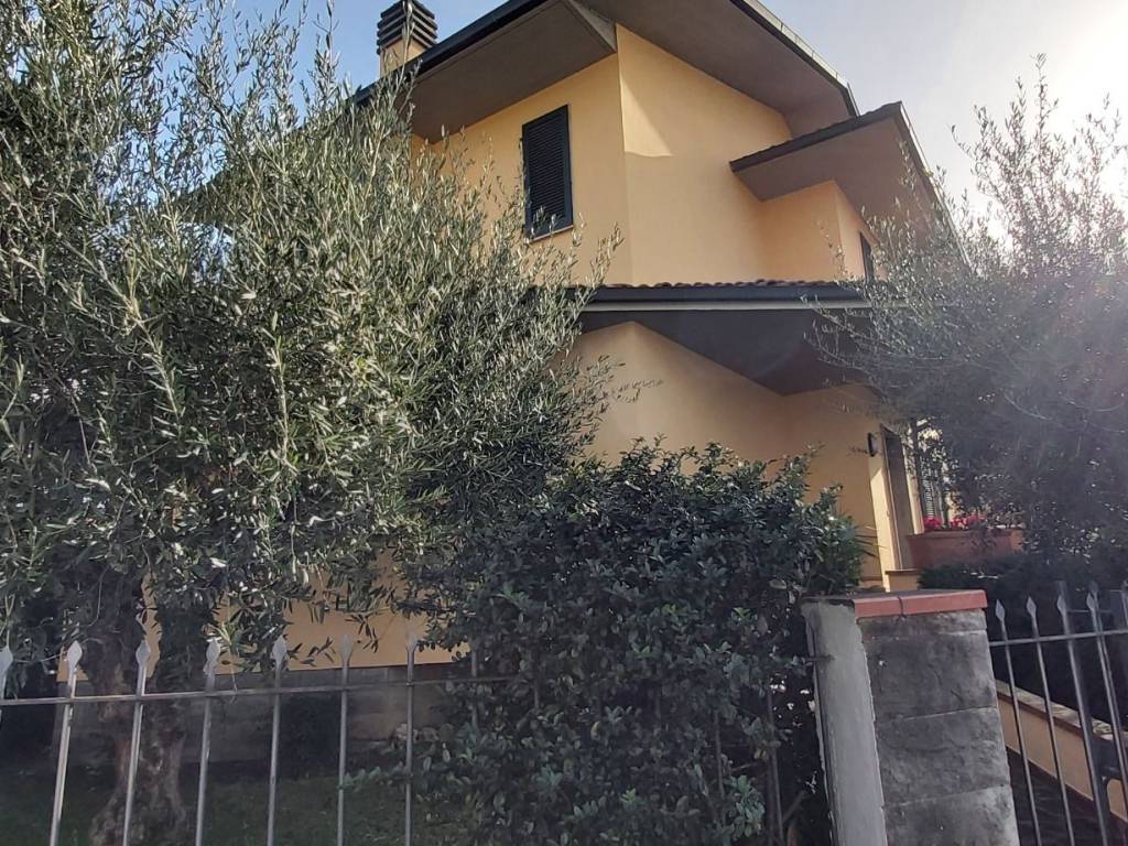 Villa a Poggio a caiano in Viale Aldo Moro - Foto 3