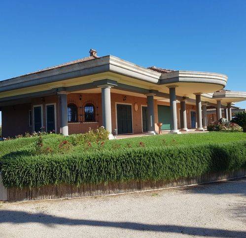 Villa a Aprilia in Via Torre Del Padiglione 46 - Foto 5