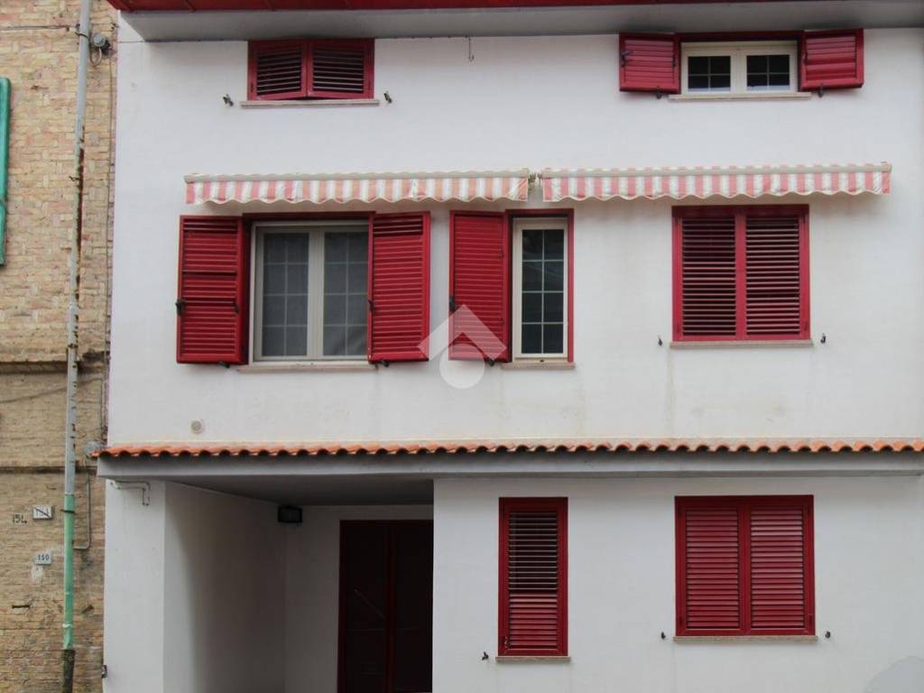 Appartamento a Roseto degli abruzzi in Via Camillo Benso Conte di Cavour, 148 - Foto 2