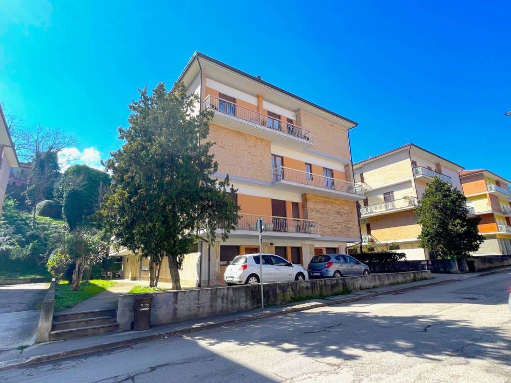 Appartamento a Ascoli piceno in Via Foligno, 15 - Foto 2