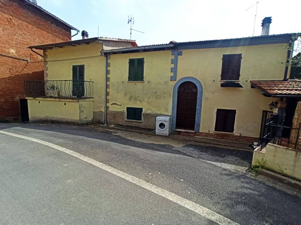 Casa indipendente a Castiglione del lago in Via Castiglionese - Foto 2