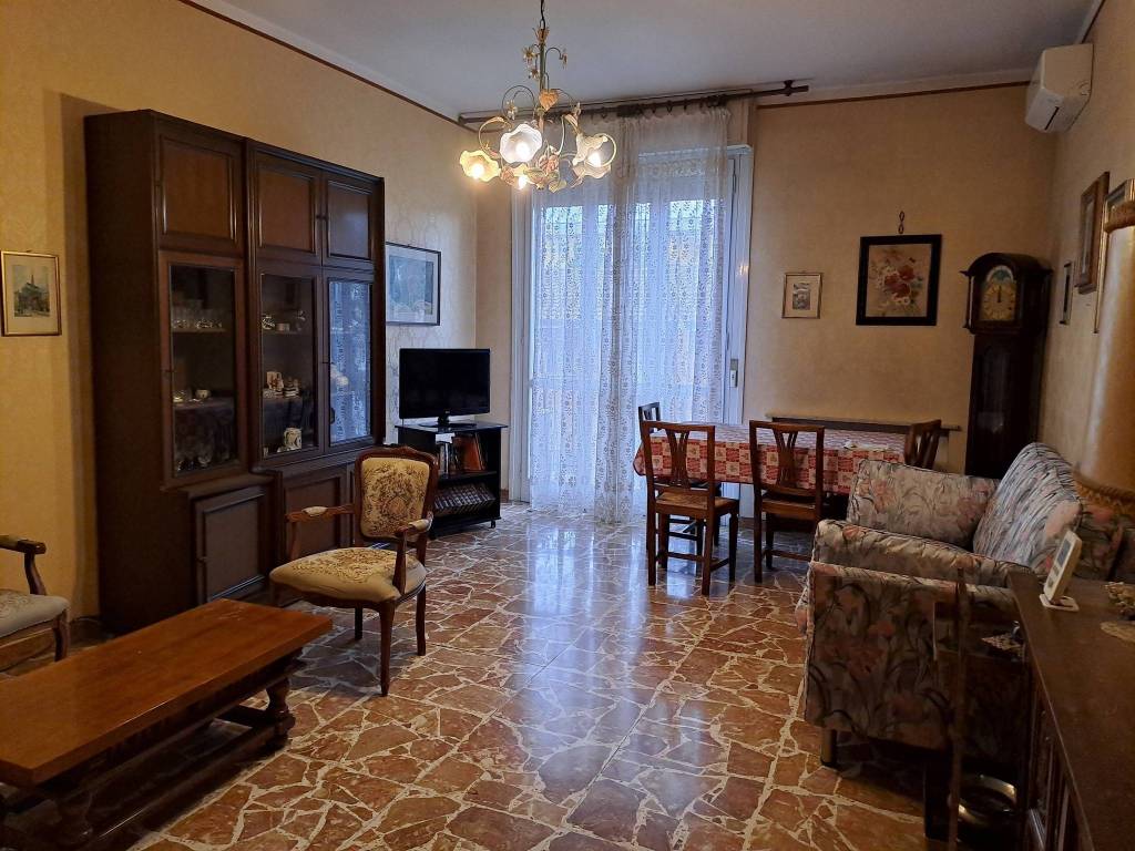 Appartamento a Reggio emilia in Via Ippolito Nievo - Foto 2