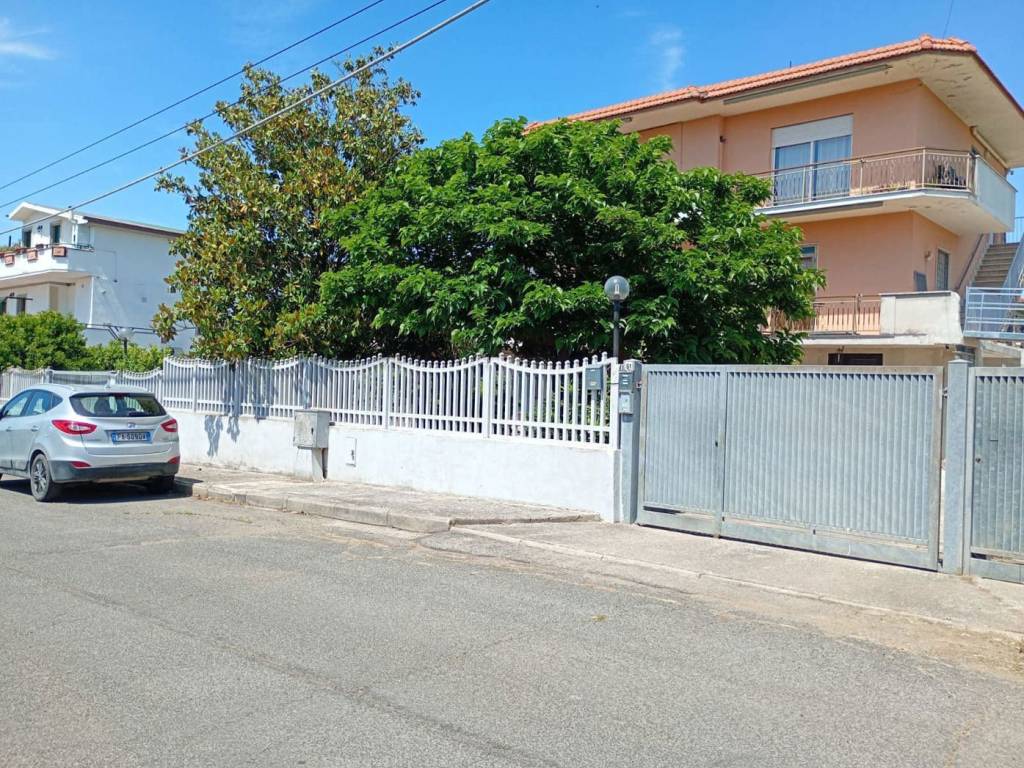 Appartamento a Aprilia in VIA Brembo, 61 - Foto 2