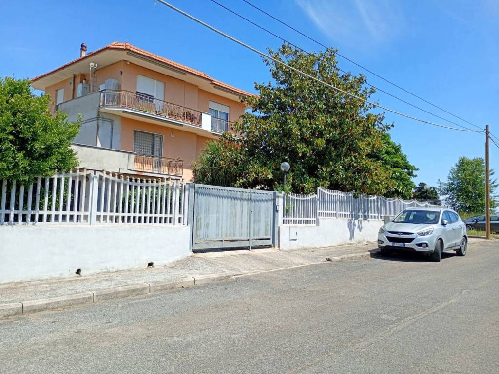 Appartamento a Aprilia in VIA Brembo, 61 - Foto 3