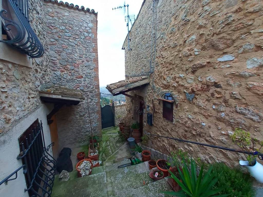 Casa indipendente a Campello sul clitunno in Via Don Benedetto Fabrizi - Foto 3