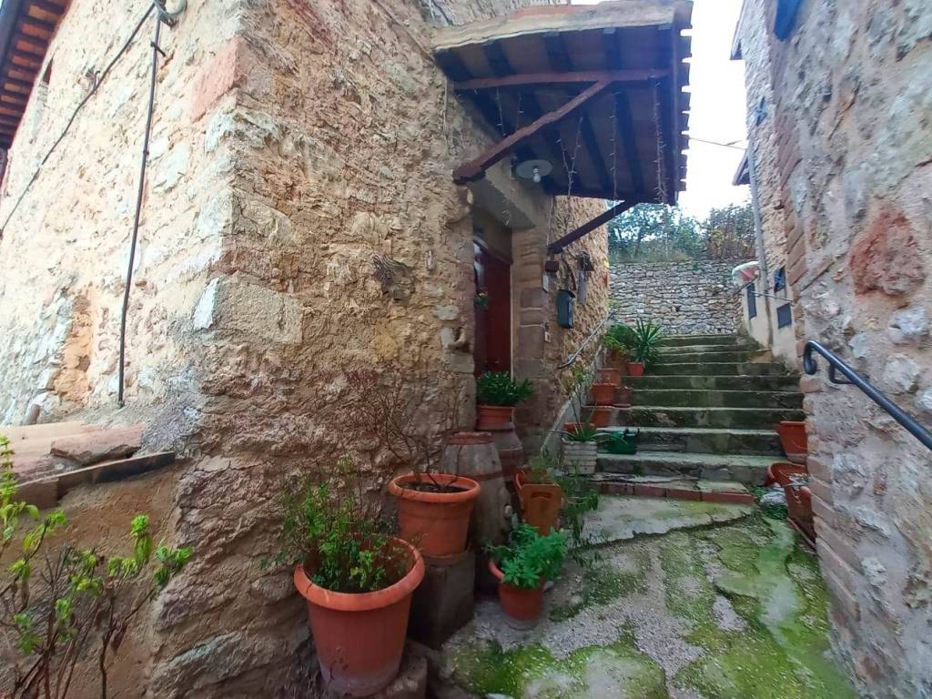 Casa indipendente a Campello sul clitunno in Via Don Benedetto Fabrizi - Foto 4