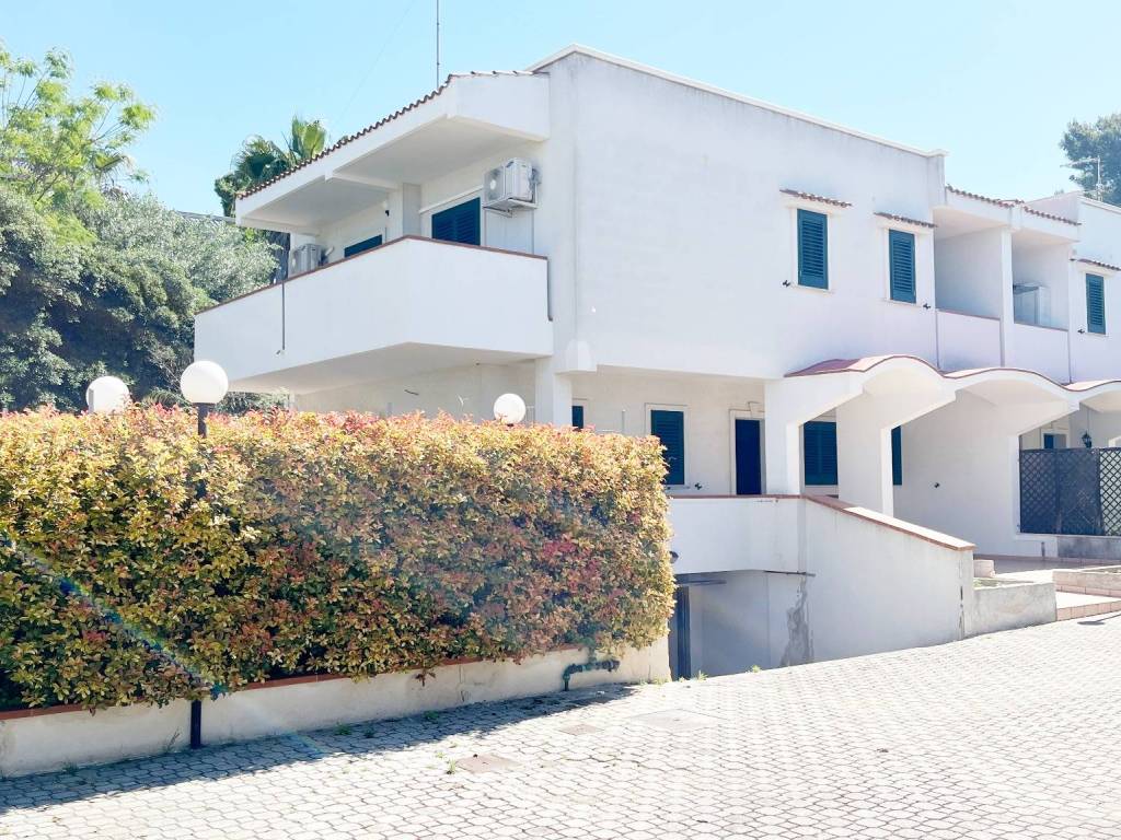 Villa a Taranto in Via Ciclamini, 5 - Foto 2