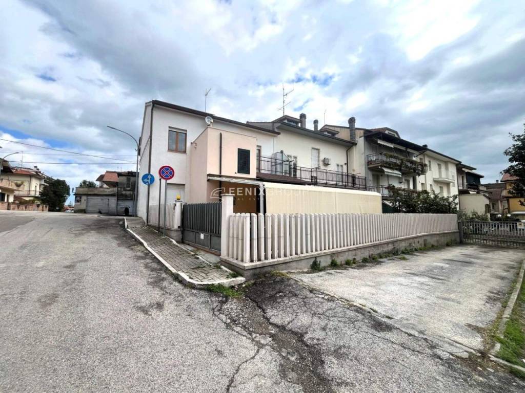 Villetta a schiera a Castel di lama in VIA ARMANDO DIAZ, 37 - Foto 2