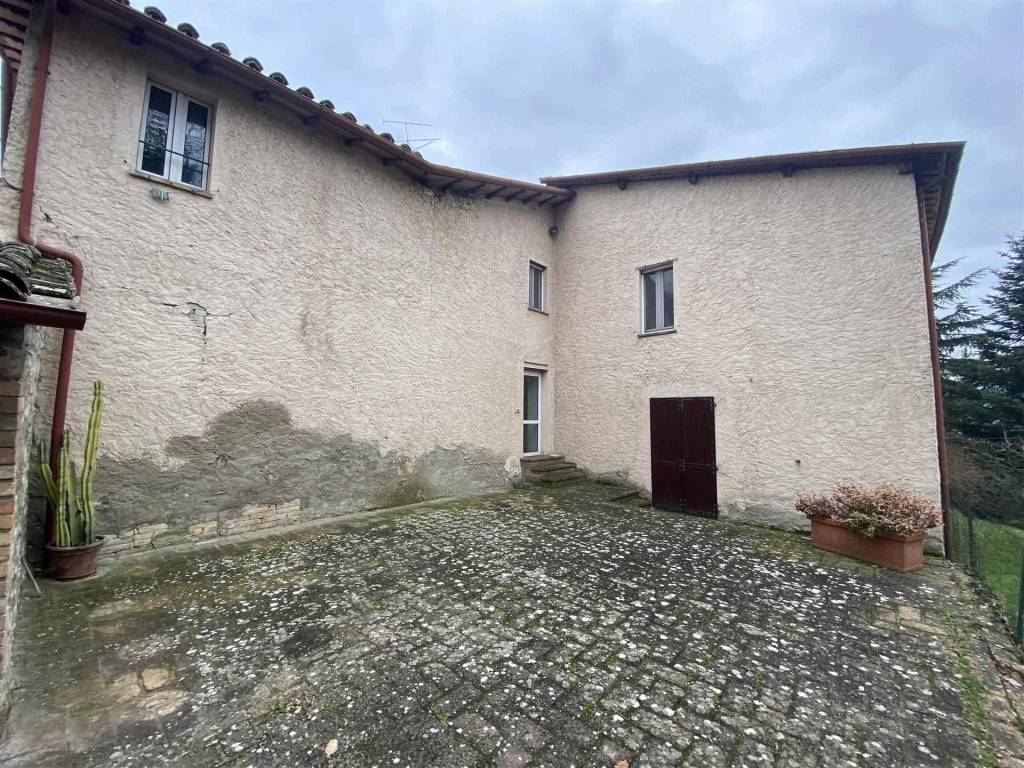 Rustico / casale a Gubbio in PIAN D'ASSINO - Foto 4