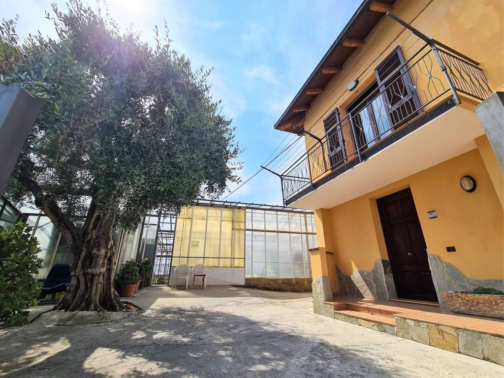 Villa a Albenga in Regione Antognano - Foto 3