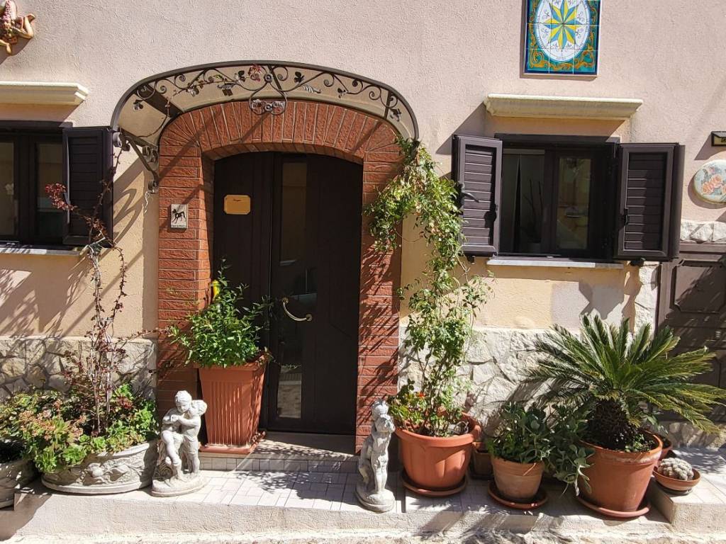 Appartamento a Montalto uffugo in Piazza Enrico Bianco - Foto 2