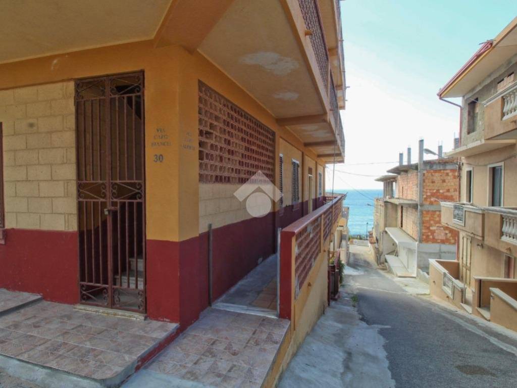 Palazzo / stabile a Isola di capo rizzuto in Via Capo Alfieri, 30 - Foto 2