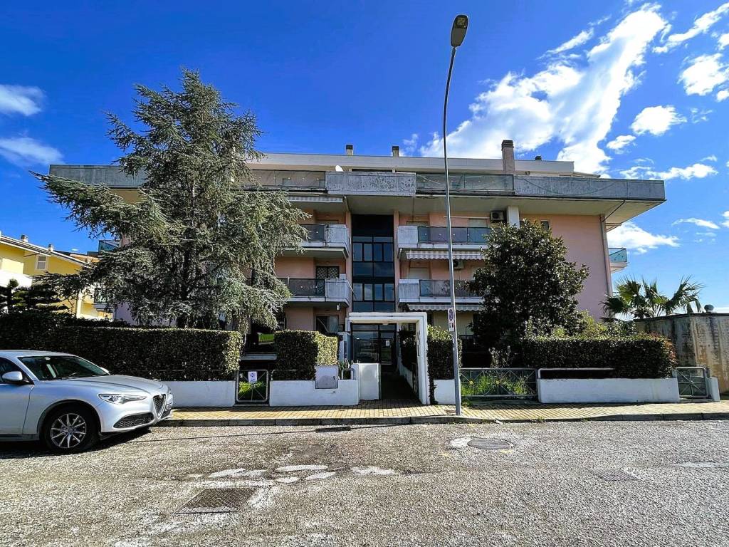 Appartamento a Martinsicuro in Via Delfico - Foto 2