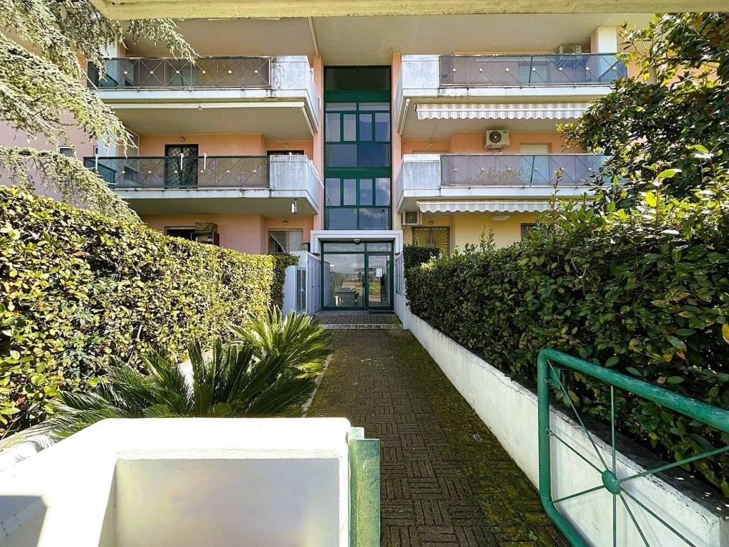 Appartamento a Martinsicuro in Via Delfico - Foto 3