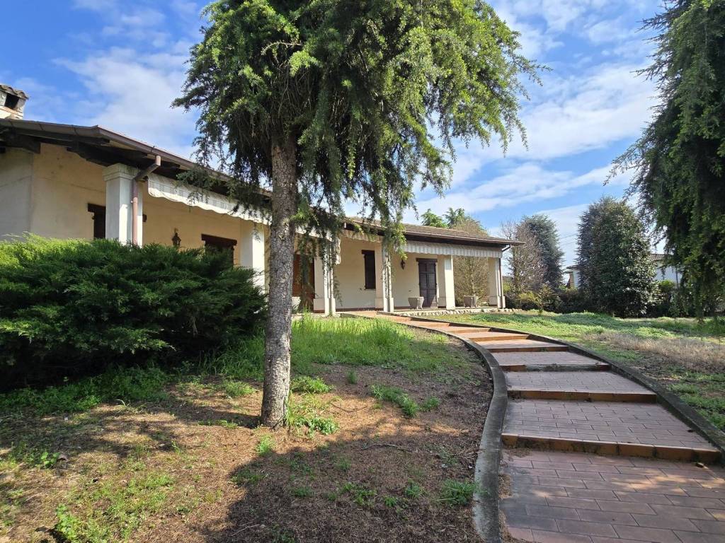 Villa a Grumello cremonese ed uniti in via Circonvallazione, 16 - Foto 2