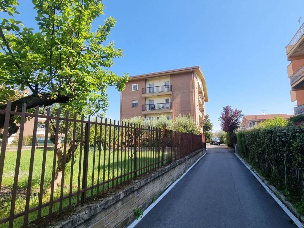 Appartamento a Roma in Via di Torre Morena, 102 - Foto 1