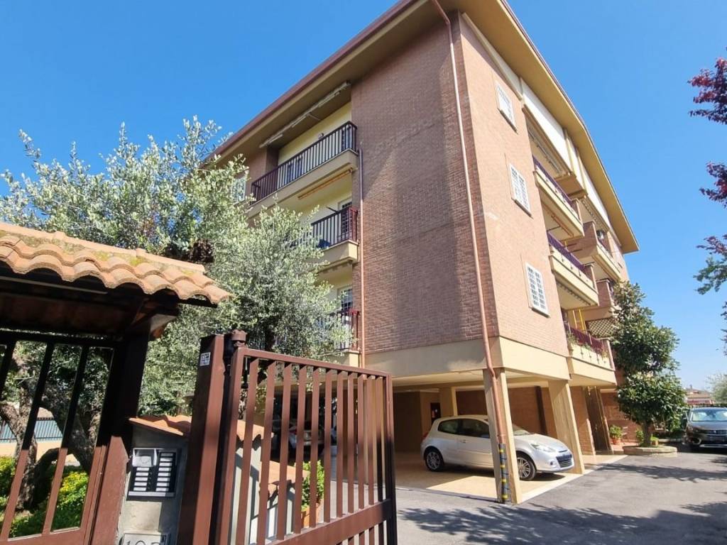 Appartamento a Roma in Via di Torre Morena, 102 - Foto 2