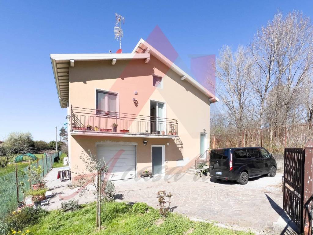 Villa a Castello di brianza in Via Papa Giovanni XXIII, 9 - Foto 2