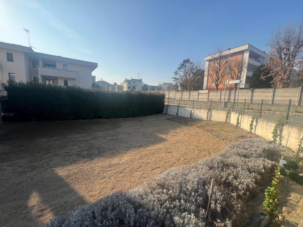 Appartamento a Cantù in Via Fiammenghini, 34 - Foto 2