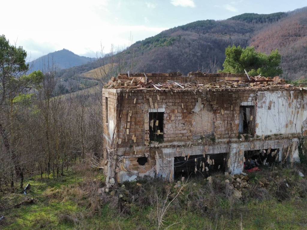 Terreno a Nocera umbra in Località Castrucciano - Foto 3