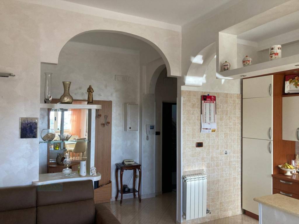 Appartamento a Ceglie messapica in Via Catullo - Foto 3
