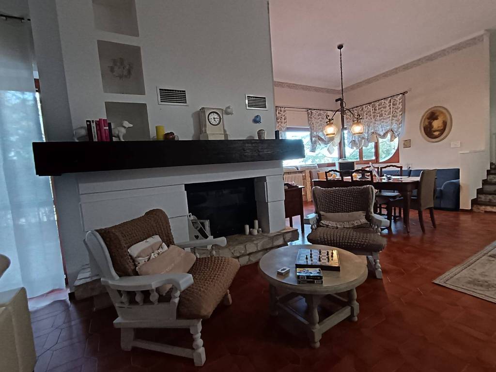 Villa a Cassano delle murge in Zona P. la vecchia - Foto 3