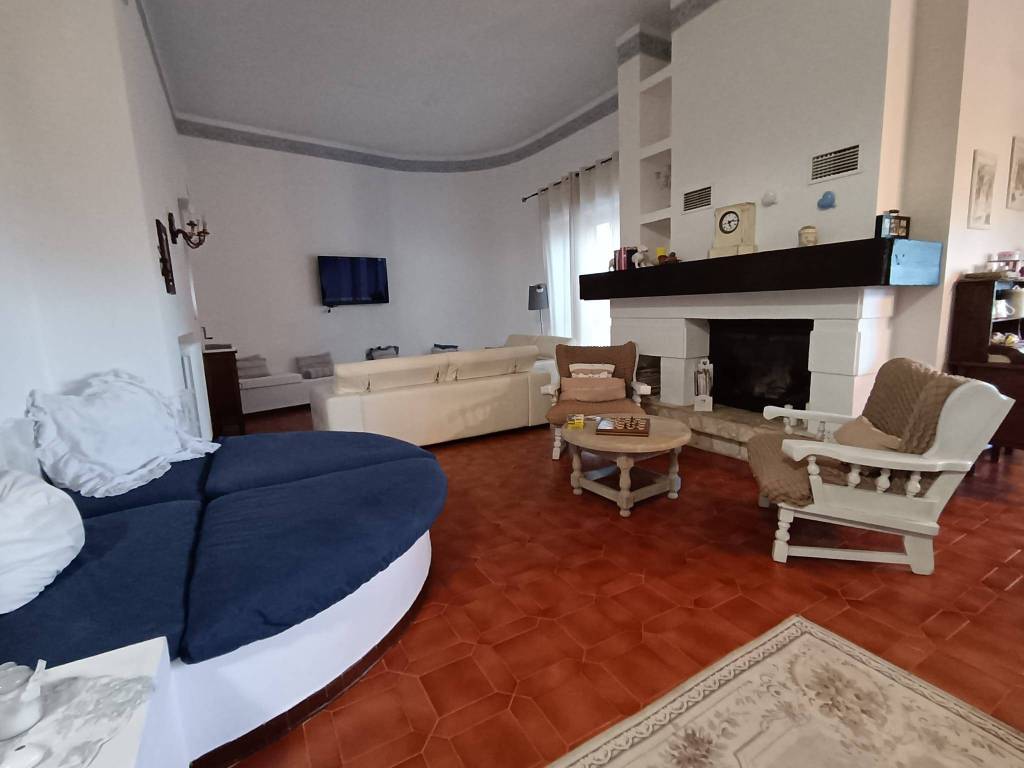 Villa a Cassano delle murge in Zona P. la vecchia - Foto 4