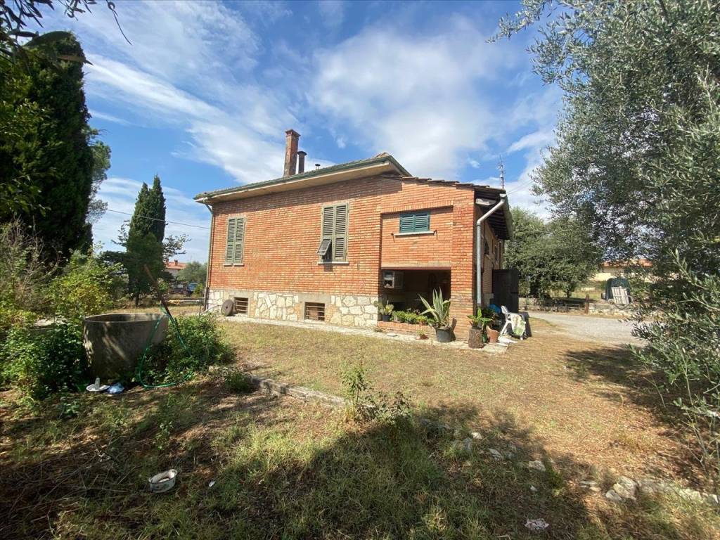 Casa indipendente a Castiglione del lago in Via T.C. Fioretti, 79 - Foto 3