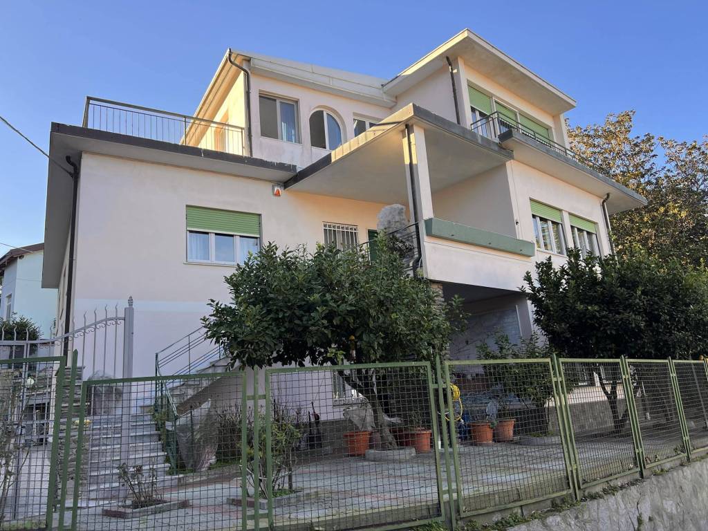 Villa a Albissola marina in Via Tino da Camaino, 8 - Foto 2