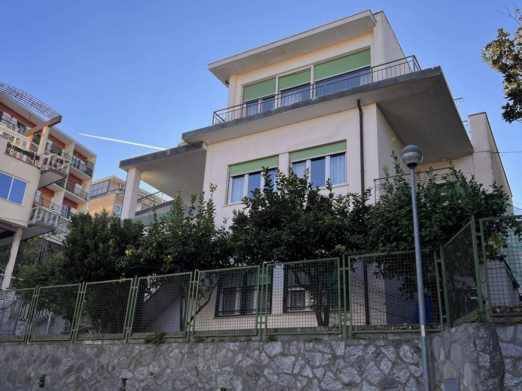 Villa a Albissola marina in Via Tino da Camaino, 8 - Foto 3