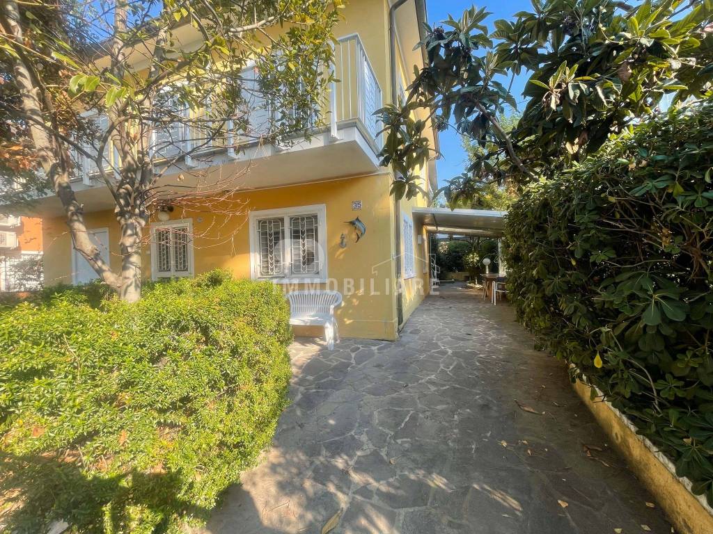 Villa a Riccione in Viale Nino Bixio - Foto 2