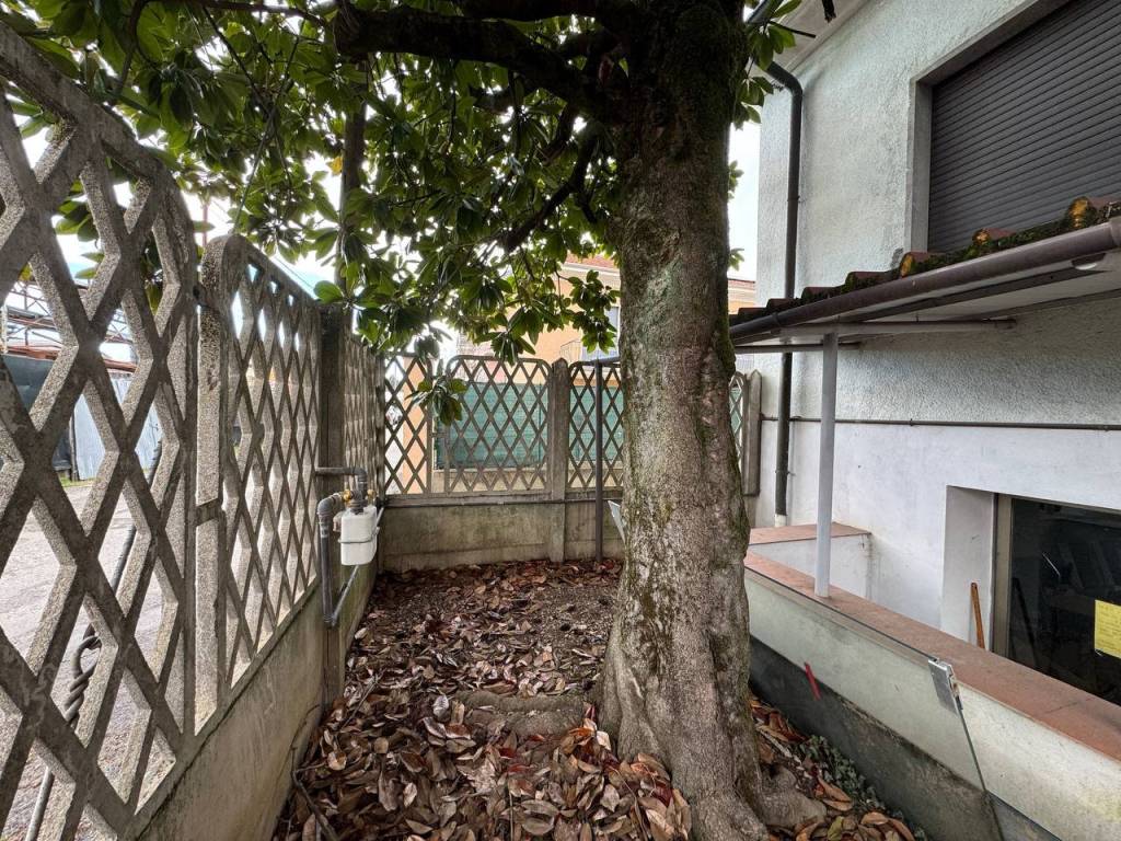 Villa a Busto arsizio in Via Oristano, 11 - Foto 5