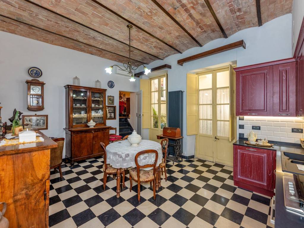 Appartamento a Finale ligure in Via Giovanni Nicotera, 20 - Foto 2