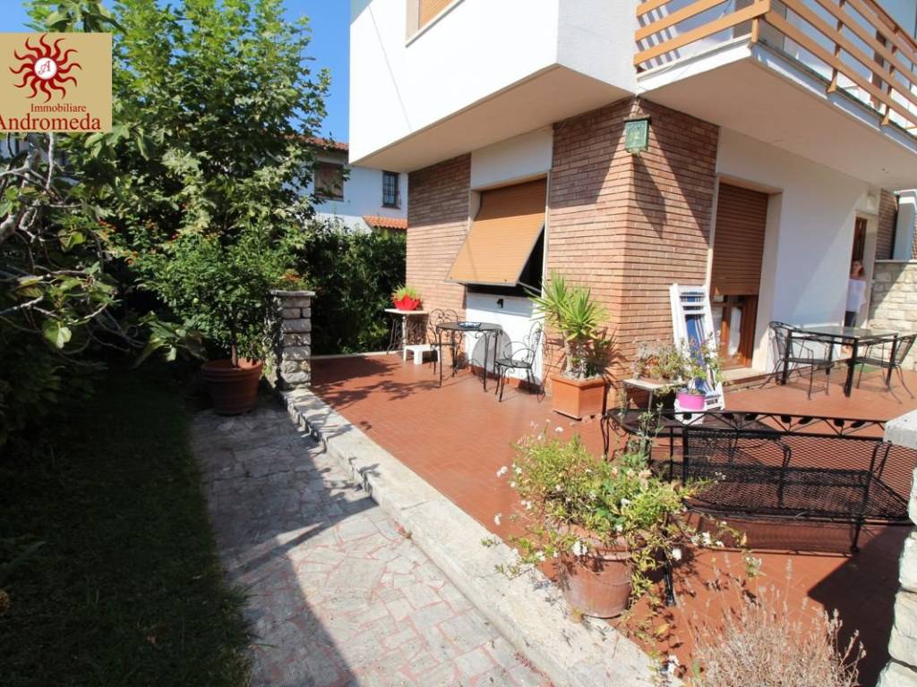 Villa a Forte dei marmi in Via Scassi Carli - Foto 5
