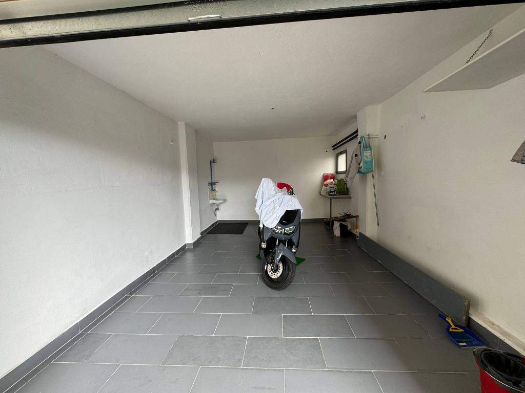 Box / garage a Vado ligure in Via Aurelia - Foto 2