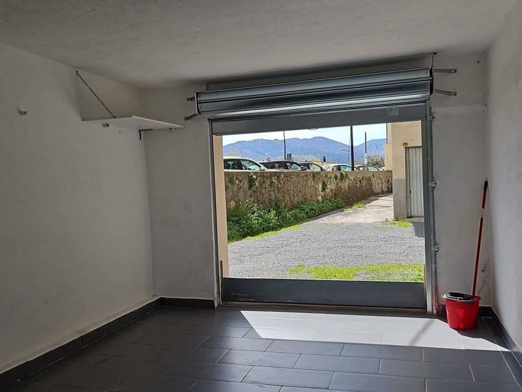 Box / garage a Vado ligure in Via Aurelia - Foto 3