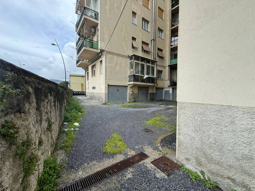 Box / garage a Vado ligure in Via Aurelia - Foto 4