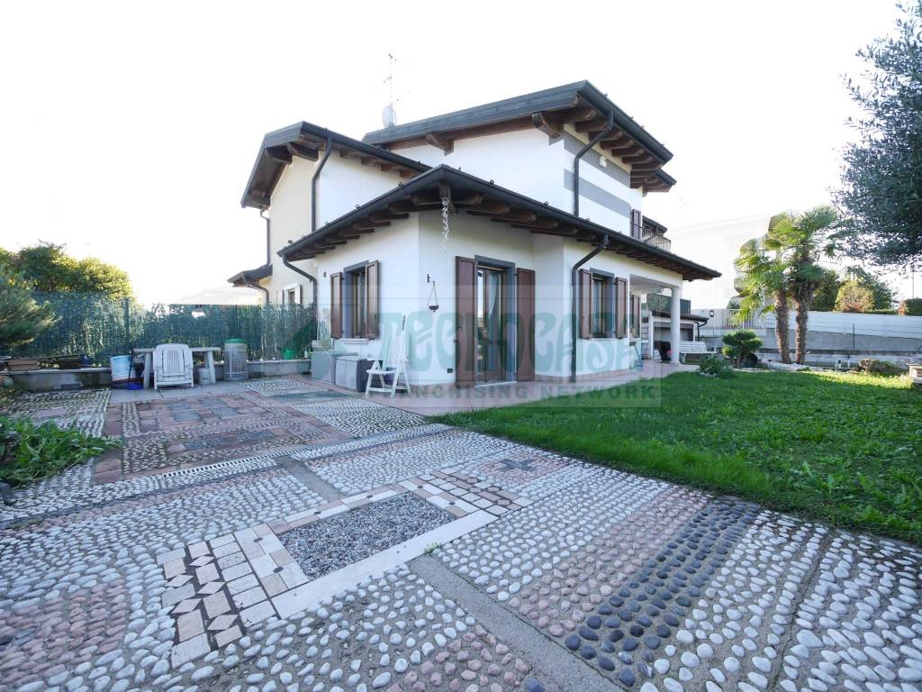 Villa a Comezzano-cizzago in Via Roma, 1 - Foto 2