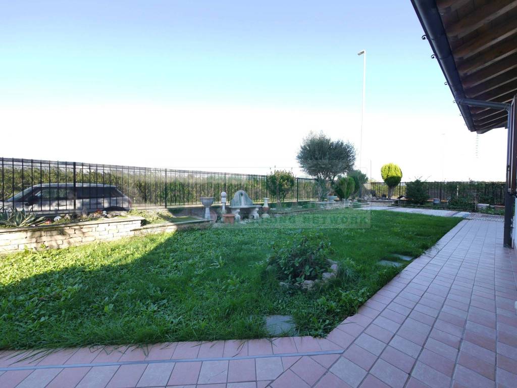 Villa a Comezzano-cizzago in Via Roma, 1 - Foto 3