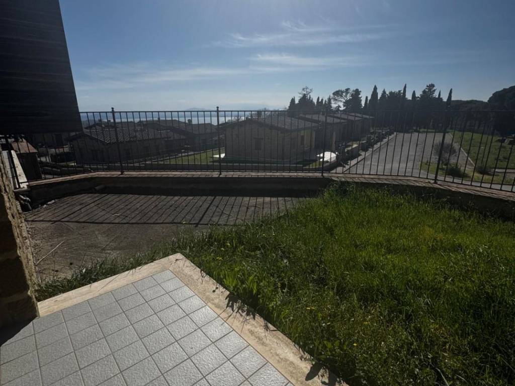 Appartamento a Passignano sul trasimeno in Strada Provinciale di Castel Rigone - Foto 4