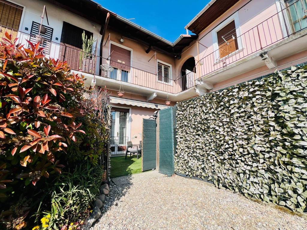 Casa indipendente a Lonate pozzolo in Via Francesco Baracca, 20 - Foto 1