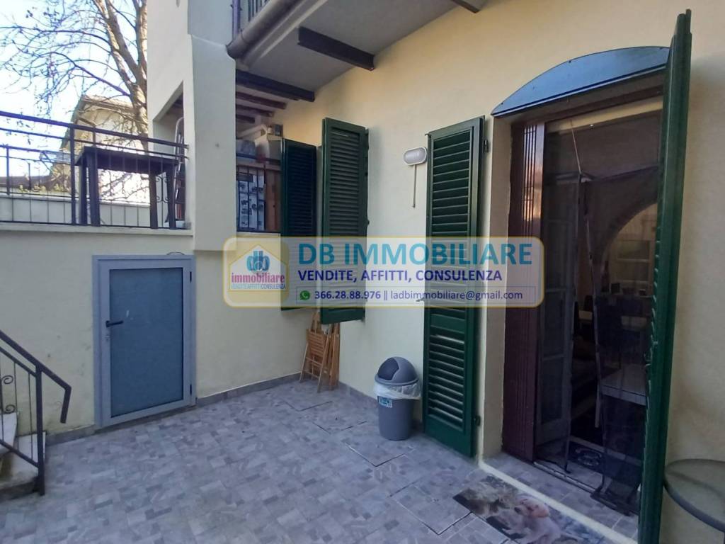 Appartamento a Montevarchi in Piazza Giuseppe Garibaldi, 21 - Foto 2
