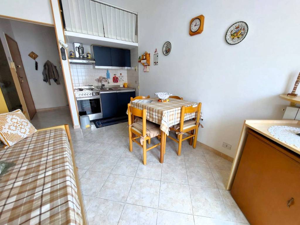 Appartamento a San bartolomeo al mare in via martiri della libertà, 12 - Foto 4