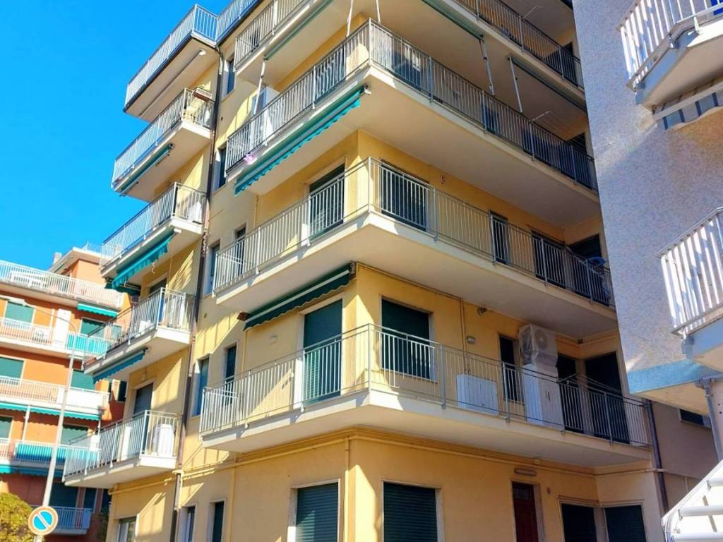 Appartamento a San bartolomeo al mare in via elba, 5 - Foto 2