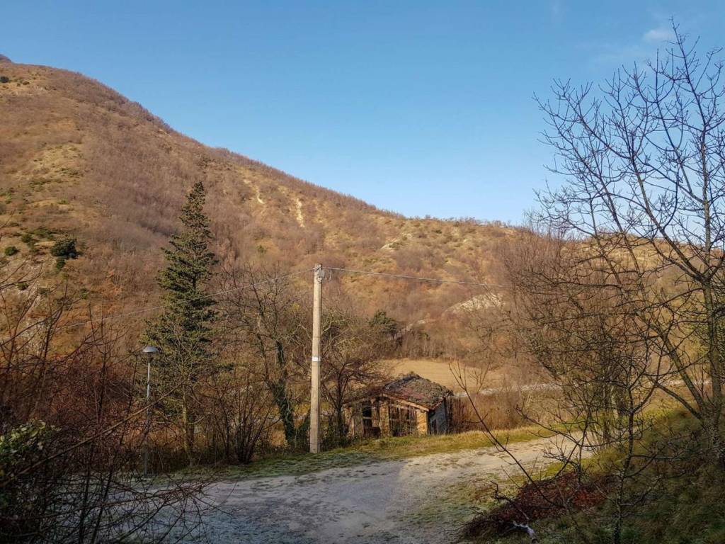 Rustico / casale a Frontone in strada delle Pescare - Foto 4