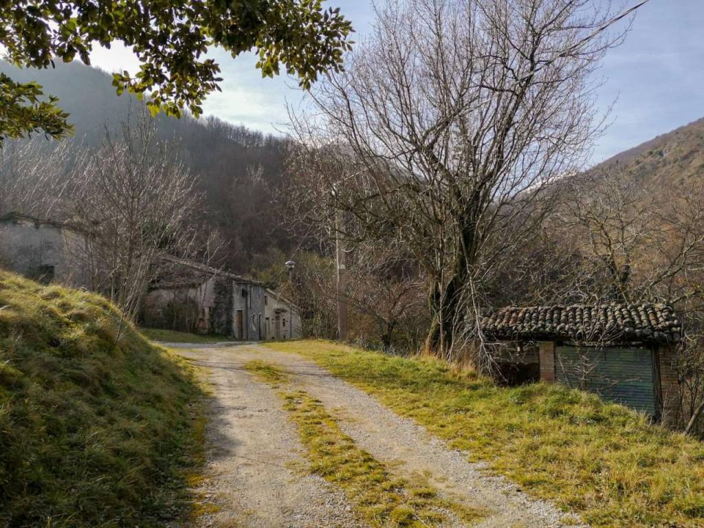 Rustico / casale a Frontone in strada delle Pescare - Foto 5